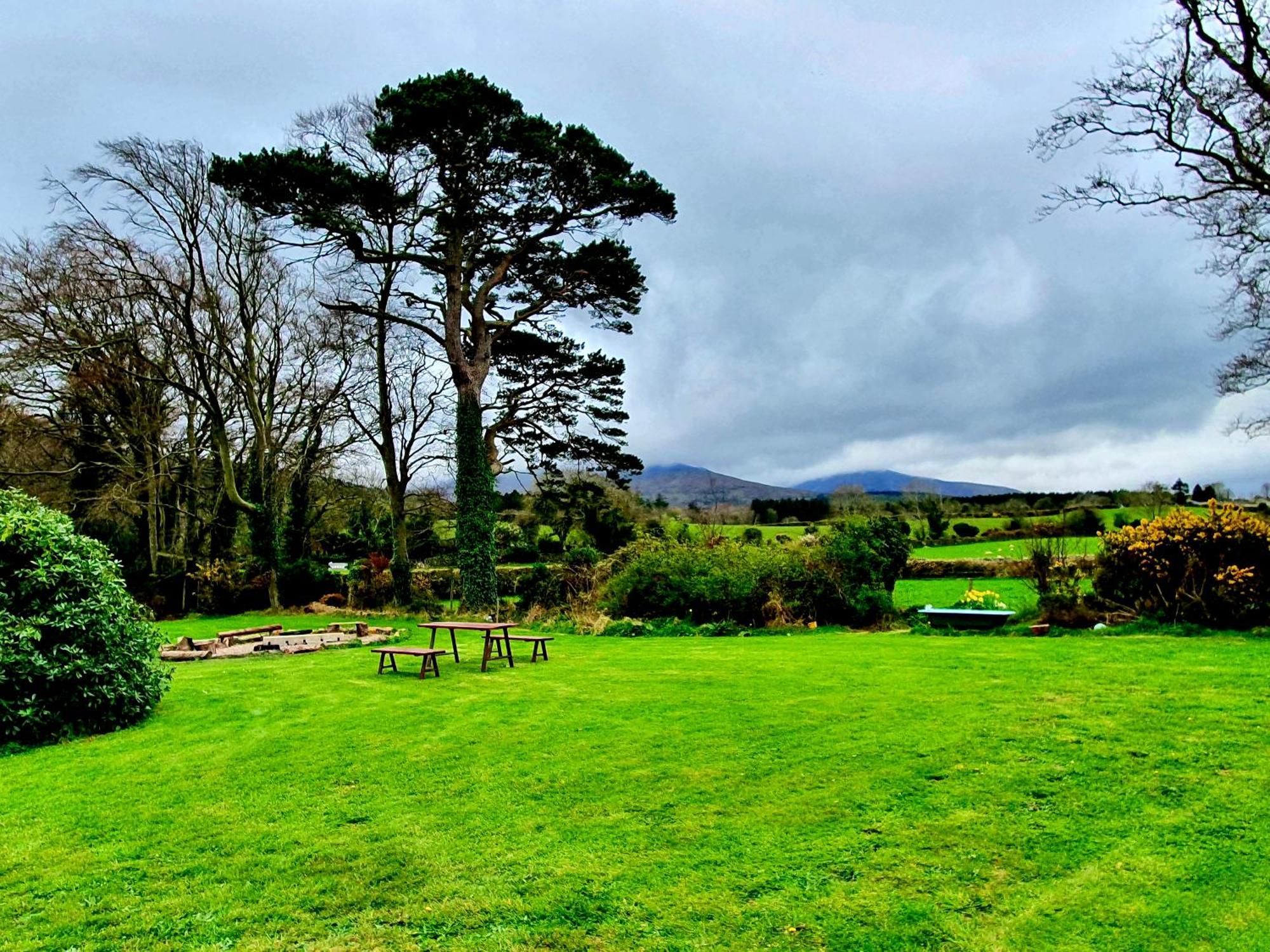 Bryansford Cottage ภายนอก รูปภาพ